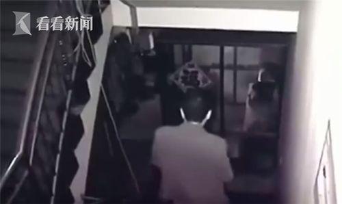 男子洗澡視頻,揭秘男子洗澡的溫馨瞬間