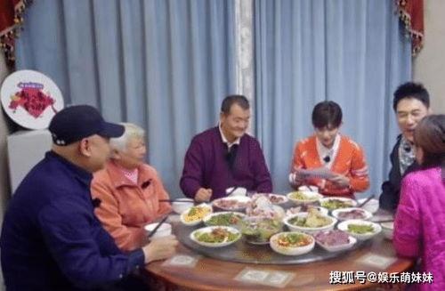全家?guī)У首映怨辖鹎Ы鸨狭?全家?guī)У首映怨媳澈蟮墓适?> </div></a><h4> <a class=